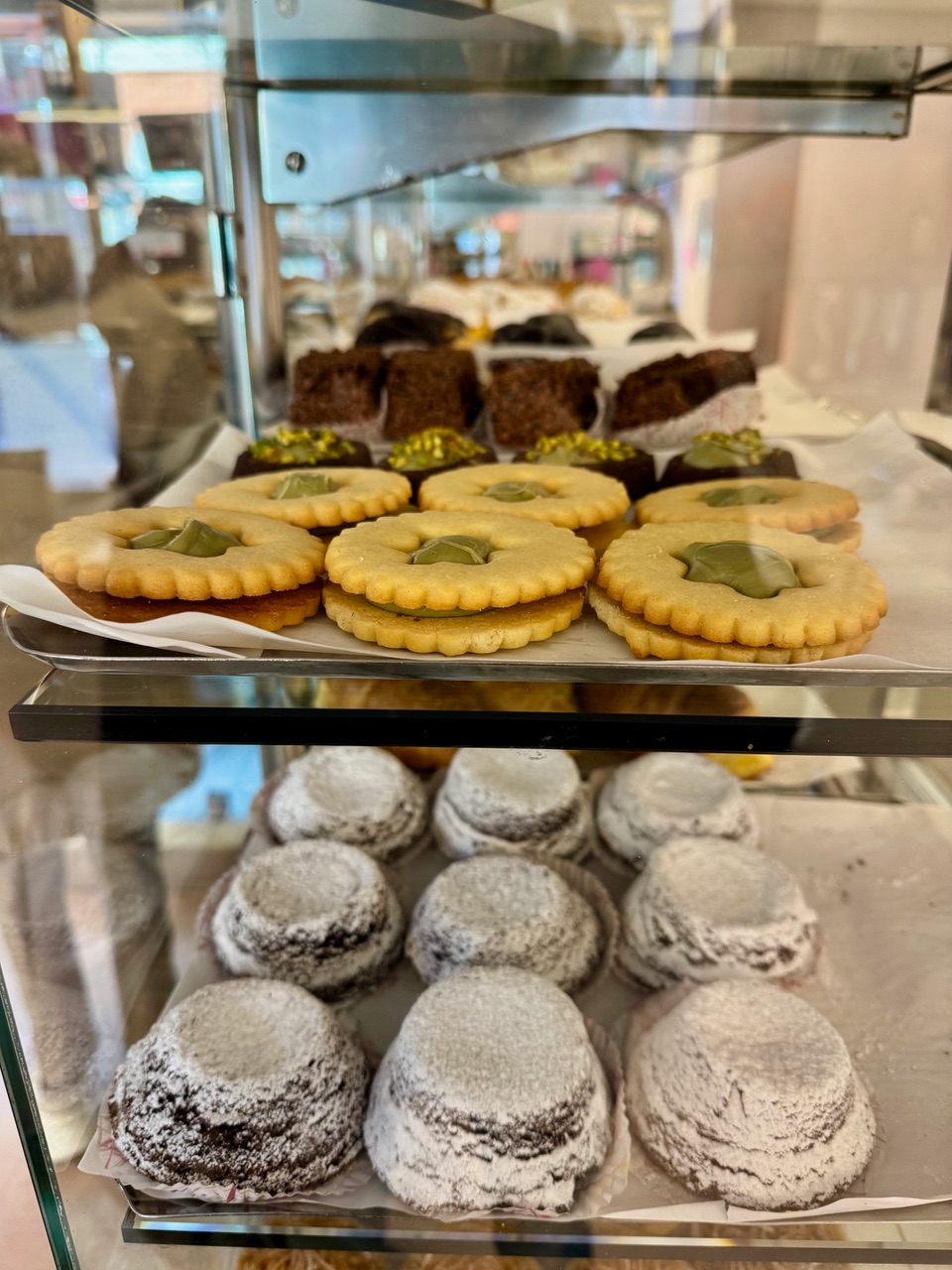 Dettaglio di crostatine e pasticcini